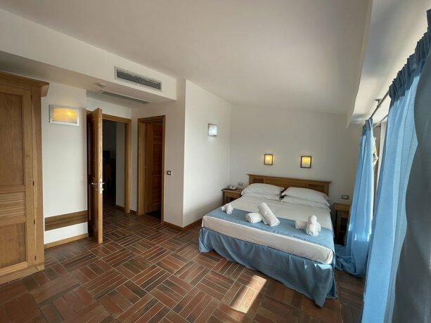Imagen de la habitación del Le Mandrelle Beach Resort. Foto 19