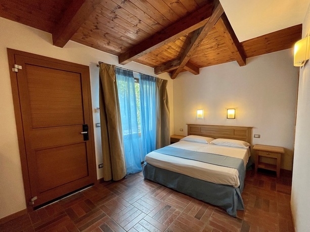Imagen de la habitación del Le Mandrelle Beach Resort. Foto 20