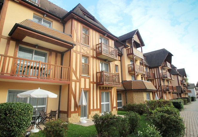 Imagen de los exteriores del Le Manoir Des Deux Amants. Foto 10