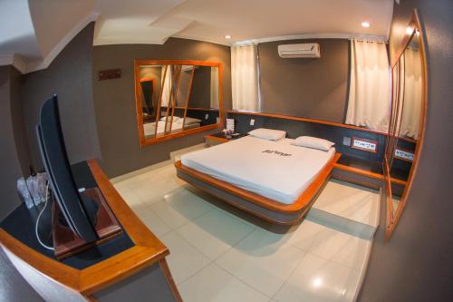 Imagen de la habitación del Le Pi&egrave;ge Motel Thematiqu&egrave;. Foto 17