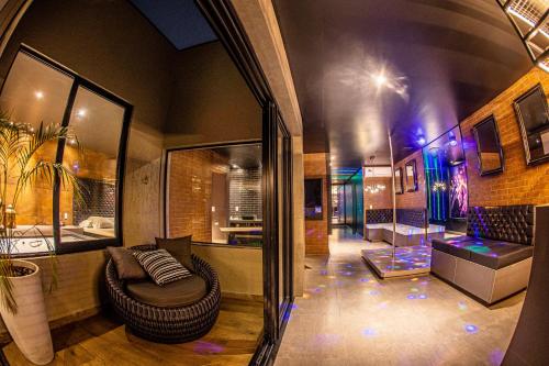 Imagen de la habitación del Le Pi&egrave;ge Motel Thematiqu&egrave;. Foto 19