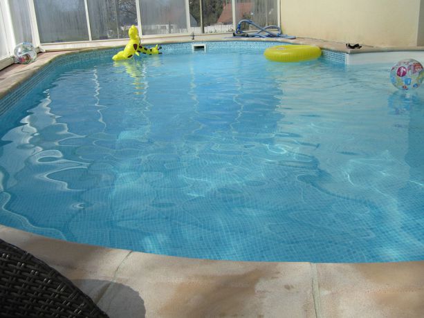 Imagen de la piscina del Le Prieuré Saint Paul. Foto 18