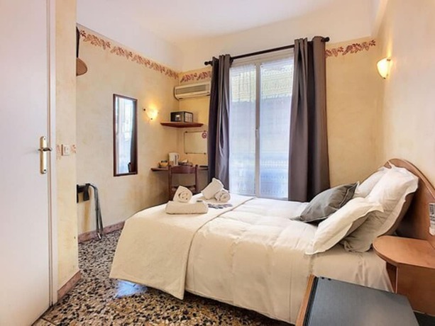 Imagen de la habitación del Le Provence H&ocirc;tel Golfe Juan. Foto 4