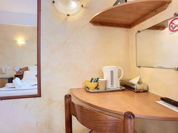 Imagen de la habitación del Le Provence H&ocirc;tel Golfe Juan. Foto 6