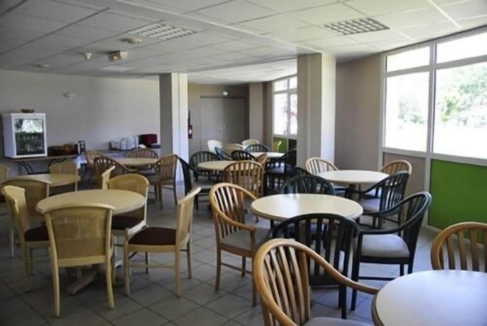 Imagen del bar/restaurante del Le Relais de Port d\'Albret - Hostel. Foto 5
