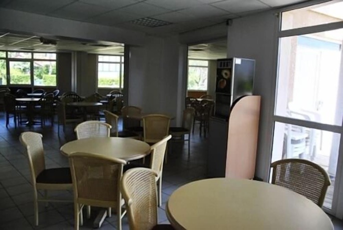 Imagen del bar/restaurante del Le Relais de Port d\'Albret - Hostel. Foto 6