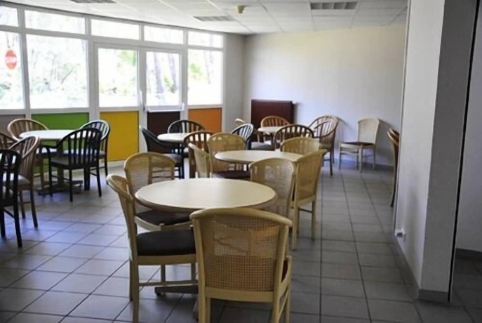 Imagen del bar/restaurante del Le Relais de Port d\'Albret - Hostel. Foto 7