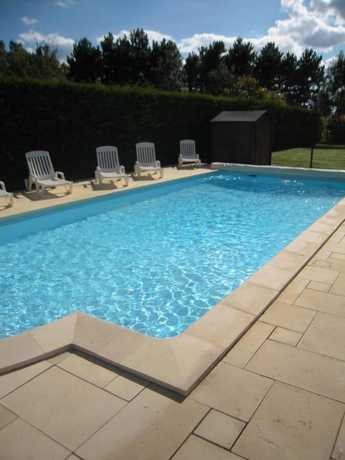 Imagen de la piscina del Le Relais de la Sans Fond, Chevigny. Foto 7