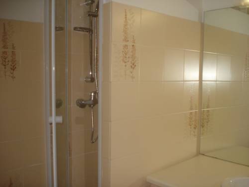 Imagen de la habitación del Le Terminus, TARASCON. Foto 7