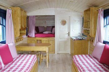 Imagen de los interiores del Le Village Toue Des Demoiselles - Slowmoov. Foto 11