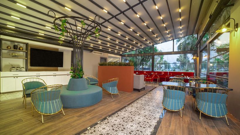 Imagen del bar/restaurante del Leaf Port Hotel. Foto 4