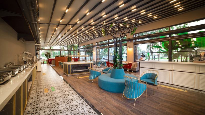 Imagen del bar/restaurante del Leaf Port Hotel. Foto 6