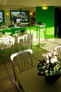 Imagen del bar/restaurante del Lemon Hôtel Bourg De Péage Romans. Foto 2