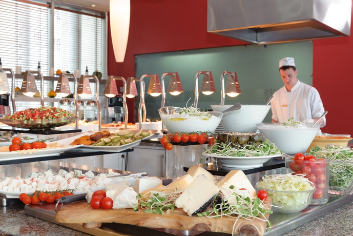 Imagen del bar/restaurante del Leonardo City Tower Hotel Tel Aviv. Foto 2