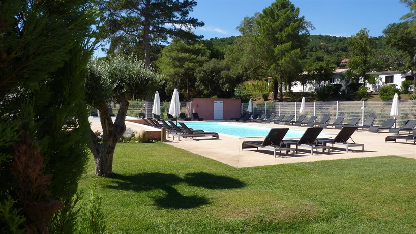 Imagen de la piscina del Les Pavillons Du Golfe. Foto 12