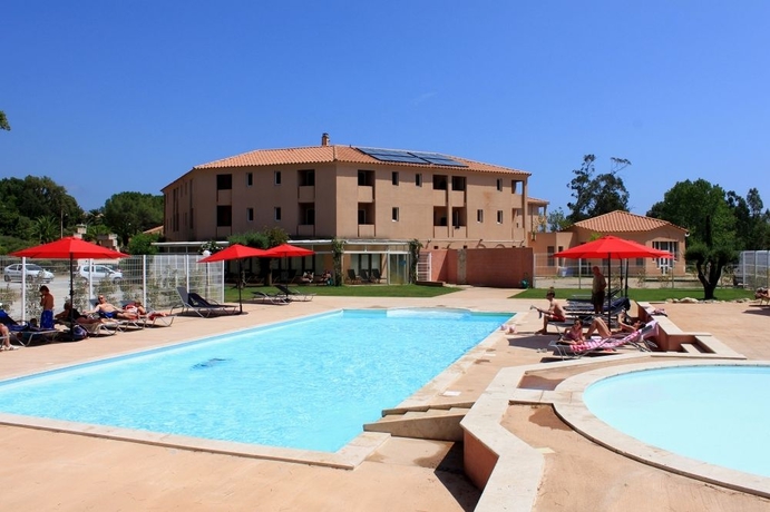 Imagen de la piscina del Les Pavillons Du Golfe. Foto 13