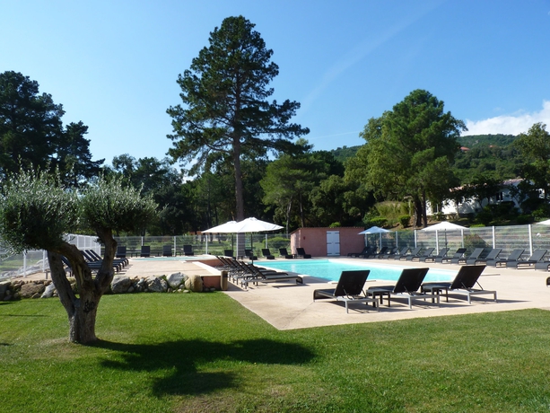 Imagen de la piscina del Les Pavillons Du Golfe. Foto 16