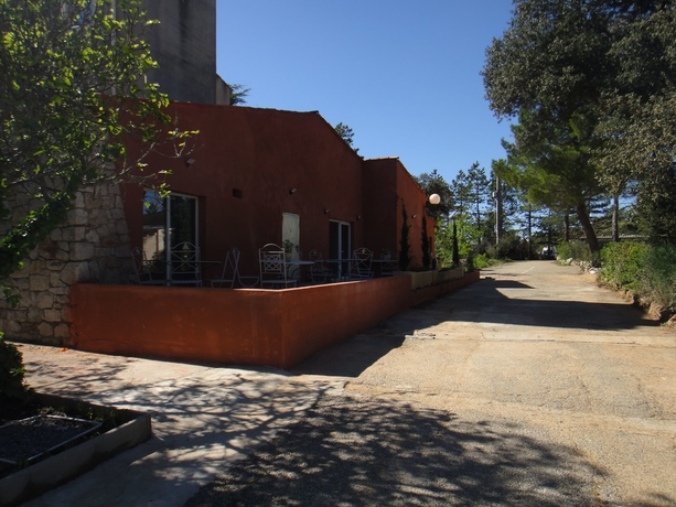 Imagen de los exteriores del Les Salons Du Bastier. Foto 9