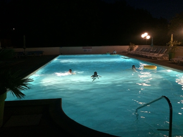Imagen de la piscina del Les Sentiers du Causse. Foto 18
