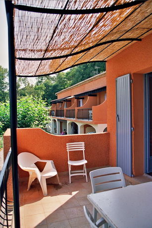 Imagen de los exteriores del Les Terrasses De Figanières. Foto 13