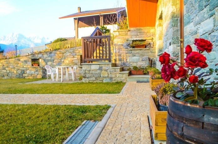 Imagen de los exteriores del Les Vrais Rayons. Foto 15