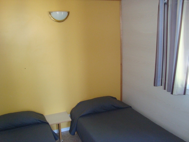 Imagen de la habitación del Les chalets de Millau. Foto 5