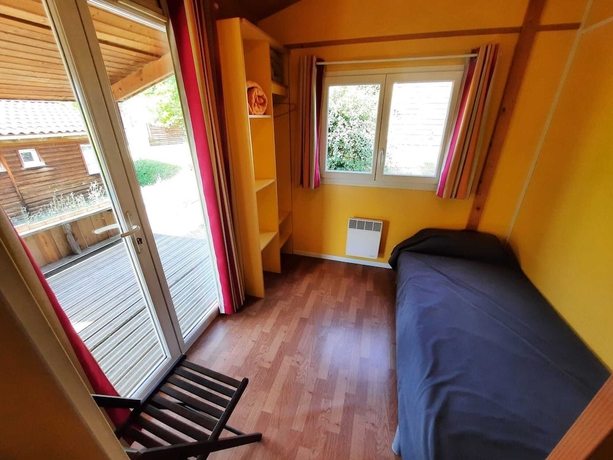 Imagen de la habitación del Les chalets de Millau. Foto 9
