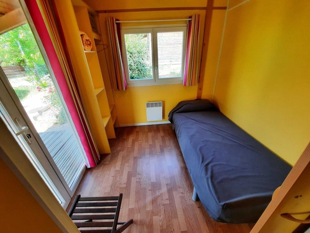 Imagen de la habitación del Les chalets de Millau. Foto 13