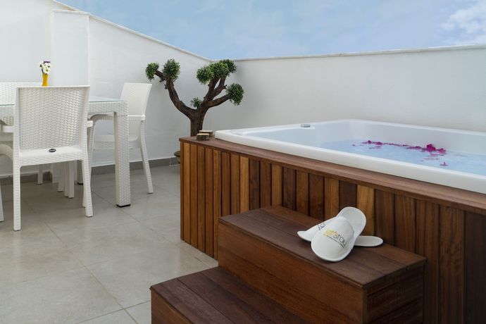 Imagen general del Letstay Hotel - Adults Only. Foto 1