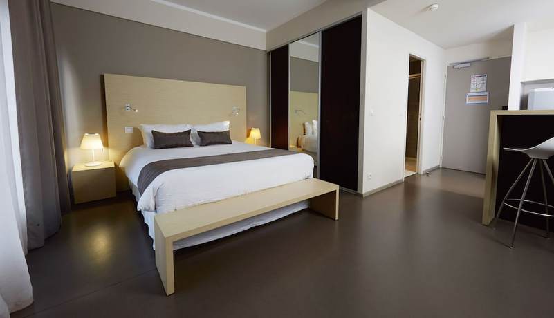 Imagen de la habitación del L'h&ocirc;tel Du Centre. Foto 10
