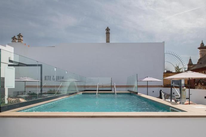 Imagen de la piscina del L&iacute;bere Seville Triana. Foto 20