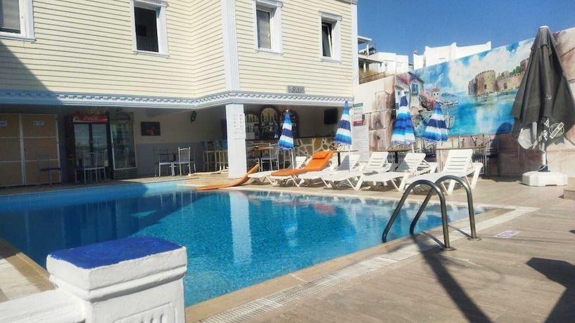 Imagen de la piscina del Lidya Suits and Apart Hotel. Foto 13