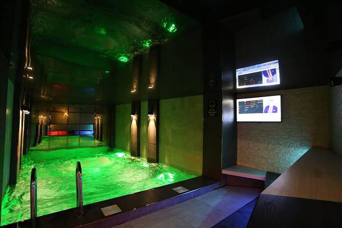 Imagen de la piscina del Life Corner Hotel. Foto 20