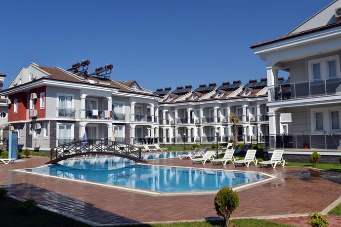 Imagen de la piscina del Lighthouse Legend Aparts. Foto 8