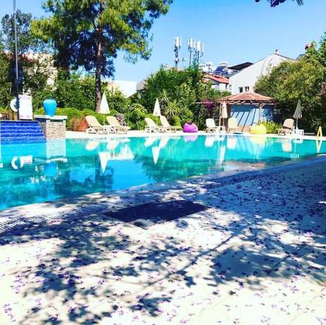 Imagen de la piscina del Lill Maison & City Club. Foto 19