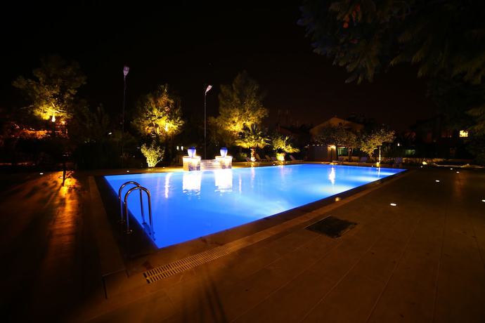 Imagen de la piscina del Lill Maison & City Club. Foto 20