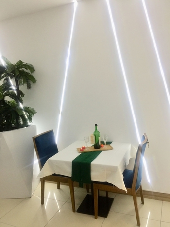Imagen de los interiores del Lily Airport Otel. Foto 17