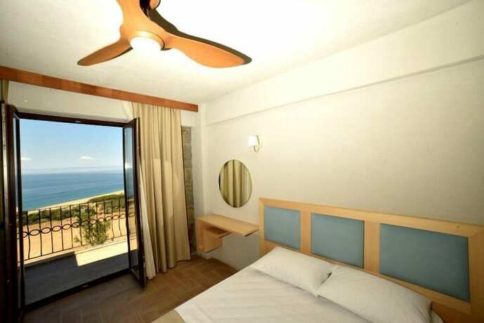 Imagen de la habitación del Limnos Hotel. Foto 9
