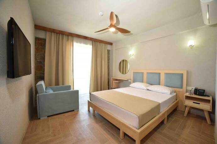Imagen de la habitación del Limnos Hotel. Foto 10