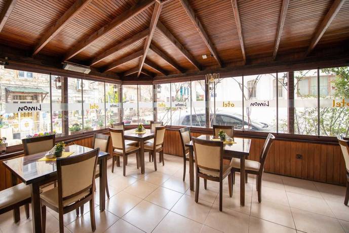 Imagen del bar/restaurante del Limon Otel. Foto 10