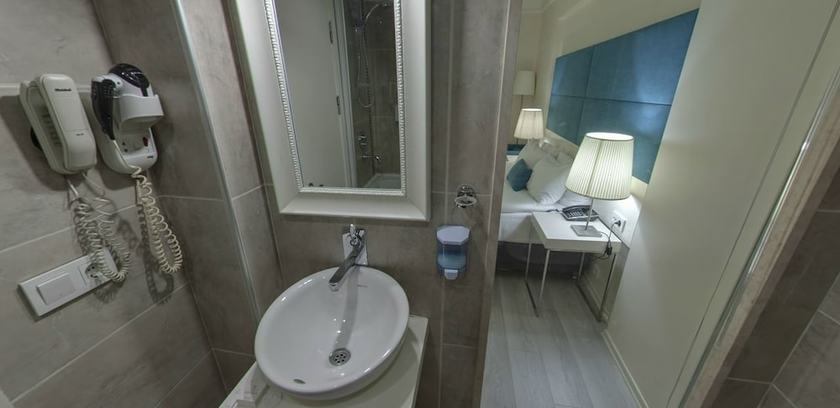 Imagen de la habitación del Lion City Hotel. Foto 3