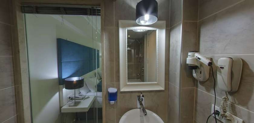 Imagen de la habitación del Lion City Hotel. Foto 11