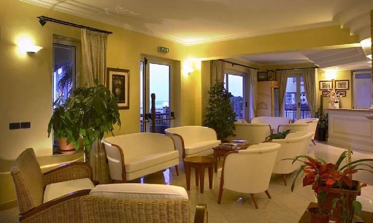 Imagen de los interiores del Lion\'s Hotel. Foto 19