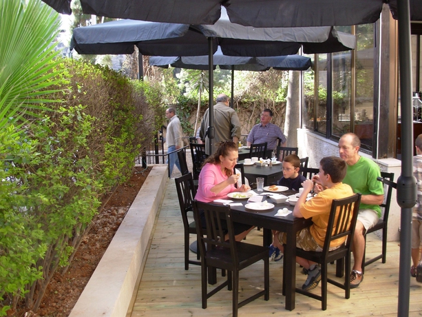 Imagen del bar/restaurante del Little House In Rehavia. Foto 3