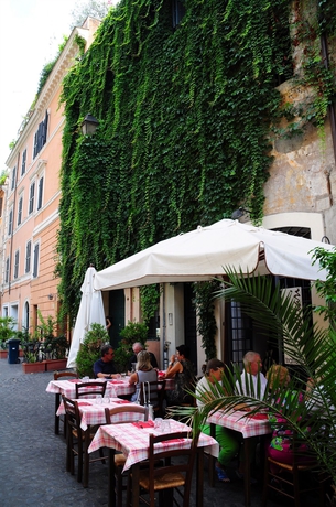 Imagen de los exteriores del Little Rhome Suites. Foto 11