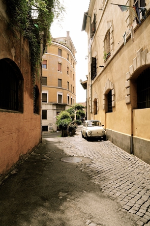 Imagen de los exteriores del Little Rhome Suites. Foto 12