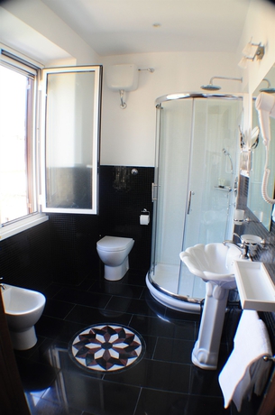 Imagen de la habitación del Little Rhome Suites. Foto 6