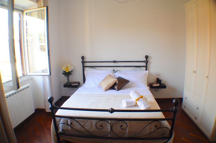 Imagen de la habitación del Little Rhome Suites. Foto 10