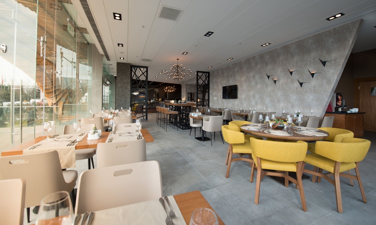 Imagen del bar/restaurante del Liv City Hotels. Foto 3