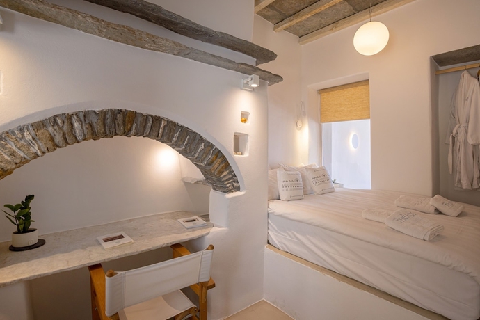 Imagen de la habitación del Living Theros Luxury Suites. Foto 3